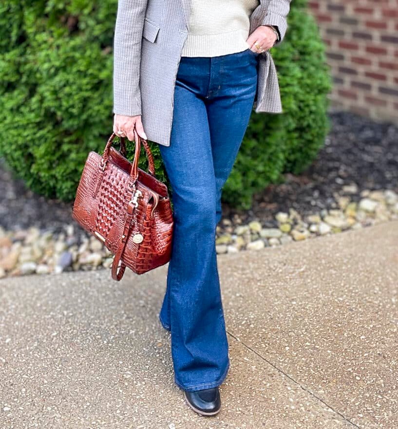 Over 40 Fashion Blogger, Tania Stephens is styling dark wash jeans with a blazer for fall3
