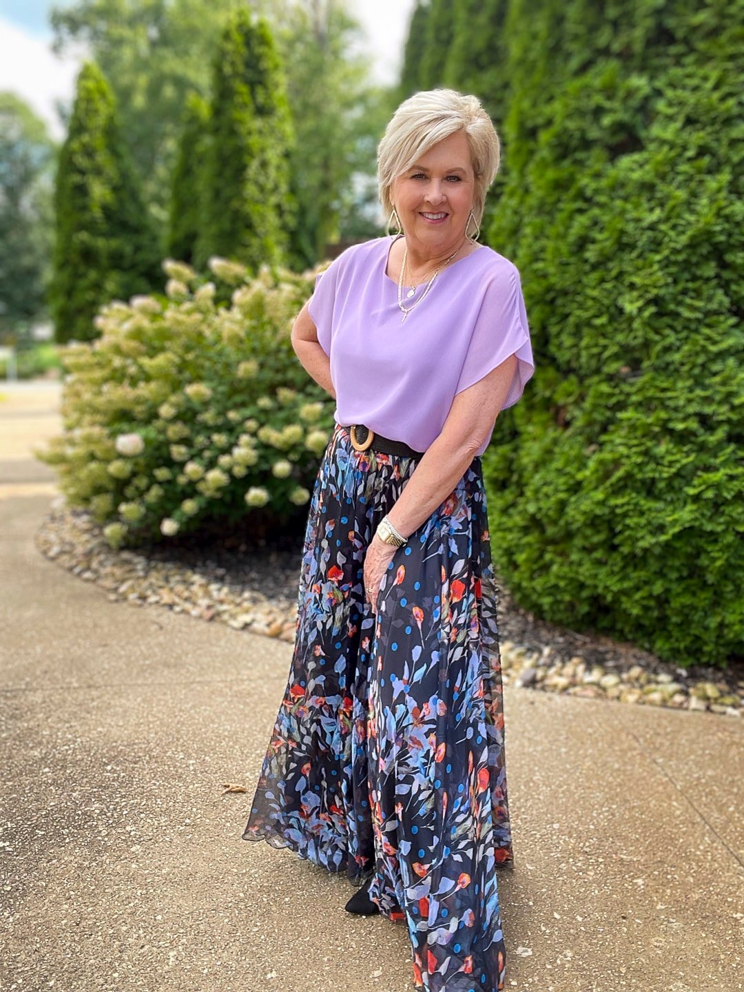 Over 40 Fashion Blogger, Tania Stephens is styling a floral chiffon skirt for a fall wedding4