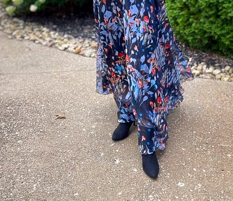 Over 40 Fashion Blogger, Tania Stephens is styling a floral chiffon skirt for a fall wedding1