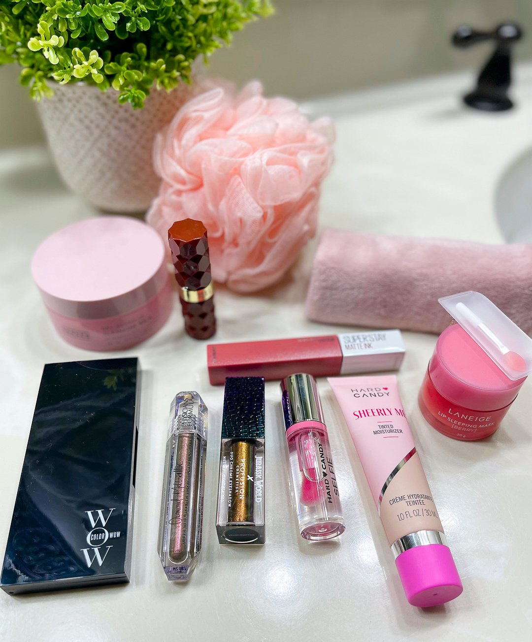 Over 40 Fashion Blogger, Tania Stephens is trying products from Walmart Beauty for August 2022 2