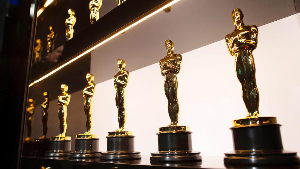 Oscars statuettes