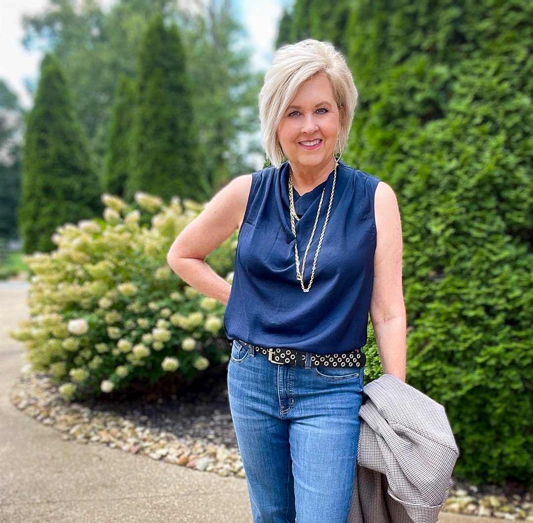 Over 40 Fashion Blogger, Tania Stephens is styling jeans for a western style1
