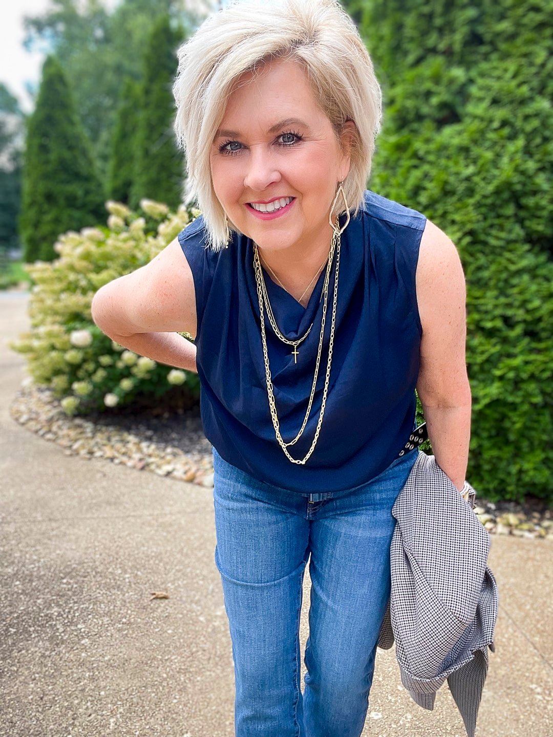 Over 40 Fashion Blogger, Tania Stephens is styling jeans for a western style2