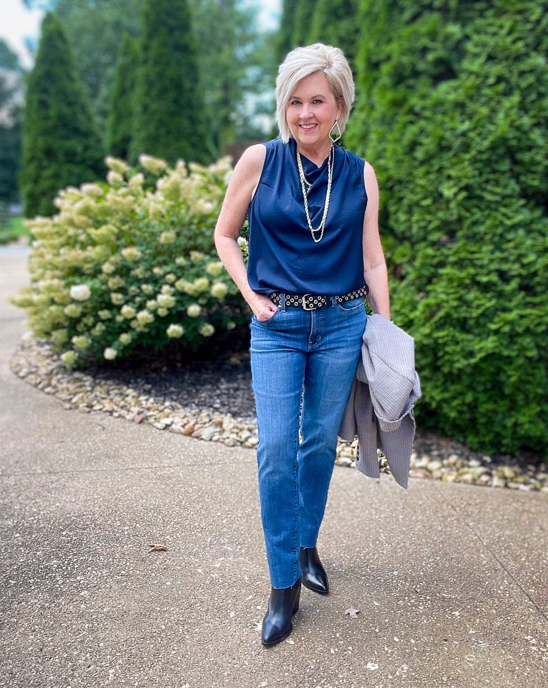 Over 40 Fashion Blogger, Tania Stephens is styling jeans for a western style1-4