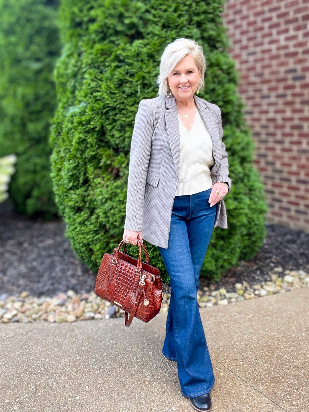 Over 40 Fashion Blogger, Tania Stephens is styling dark wash jeans with a blazer for fall 5