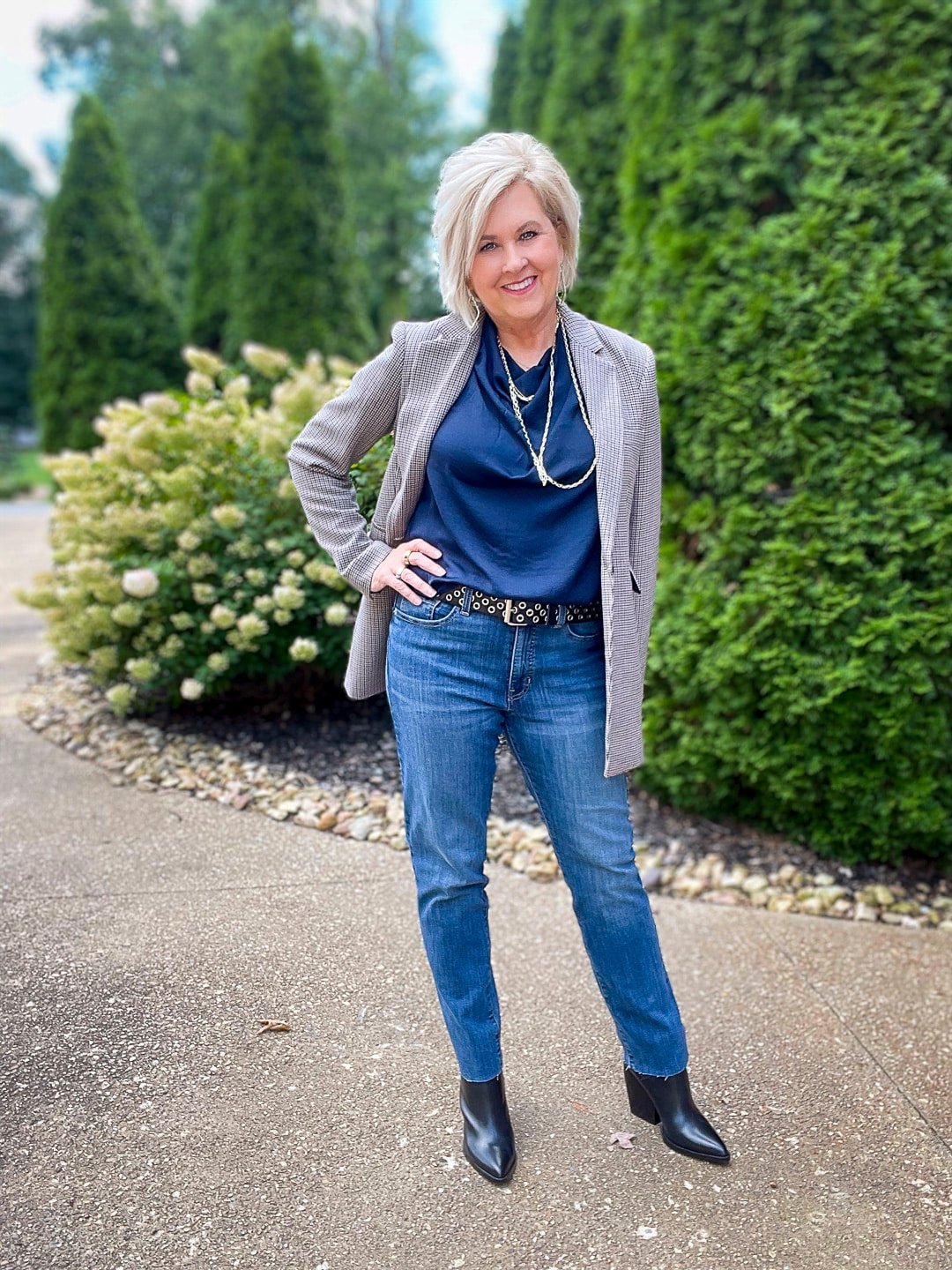 Over 40 Fashion Blogger, Tania Stephens is styling jeans for a western style 11