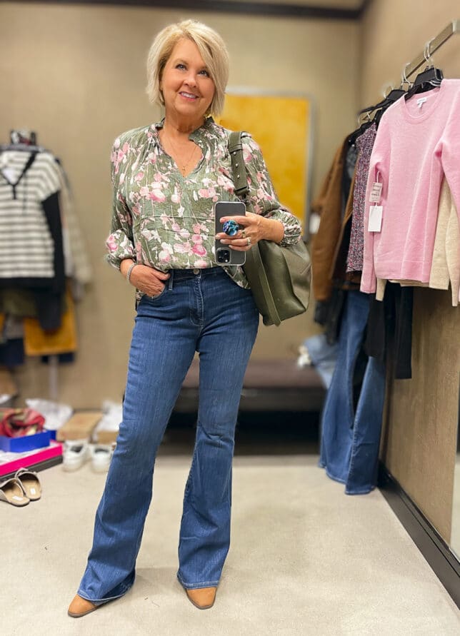 Over 40 Fashion Blogger, Tania Stephens is doing a try-on 06-22 haul with Nordstrom24